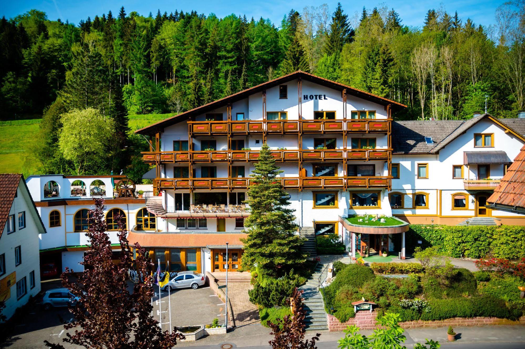 Holzschuhs Schwarzwaldhotel Baiersbronn Buitenkant foto